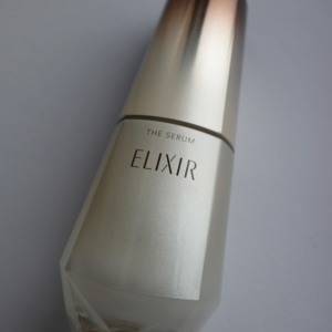 年齢サインに頼れる一本。しなやか弾力肌へ導く「エリクシール ザ セラム」
