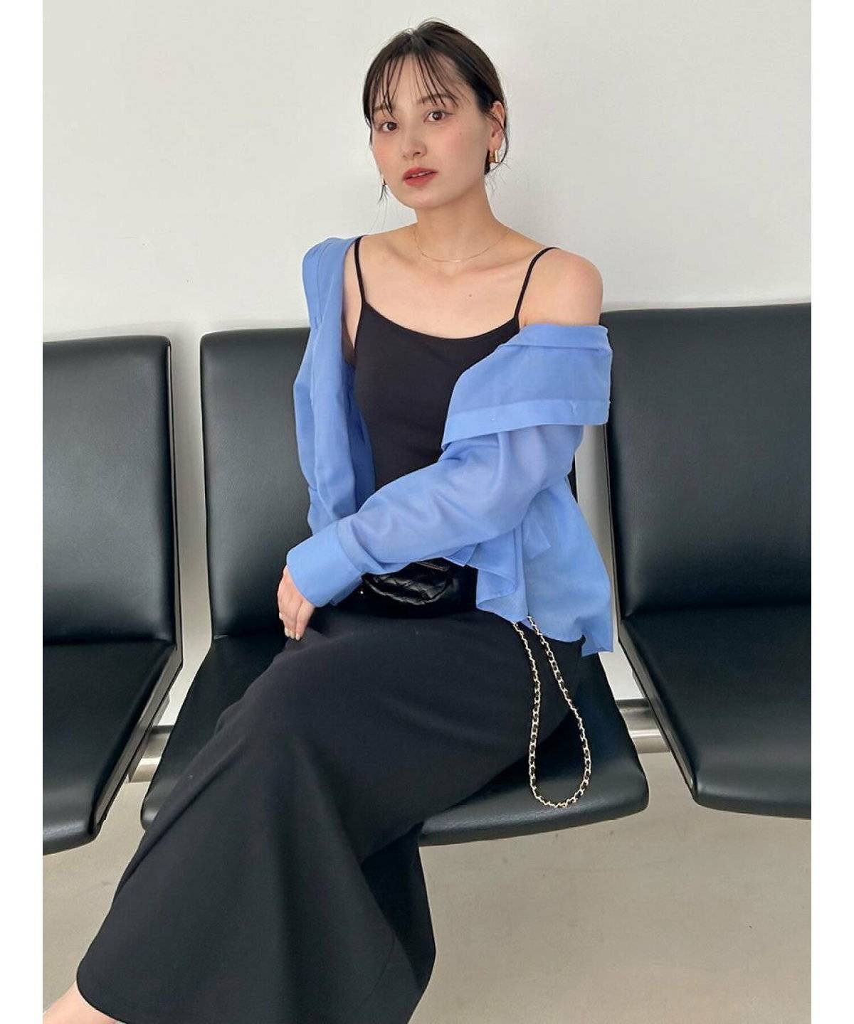 スカートコーデの女性