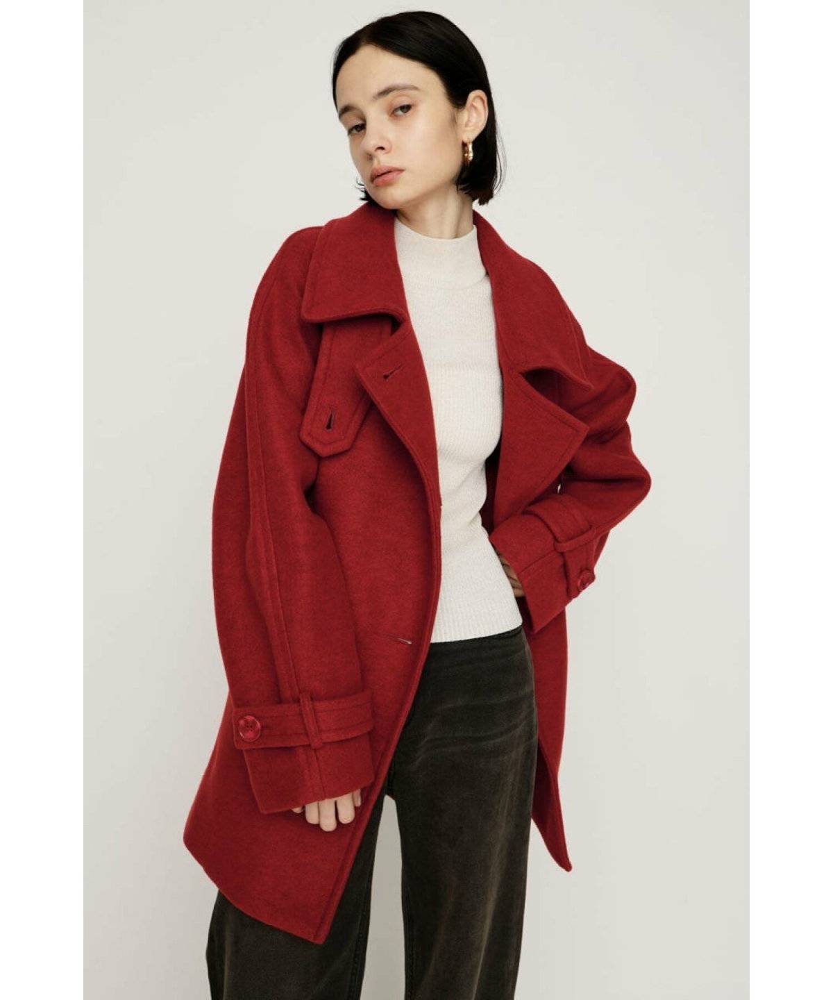 パンツコーデの女性