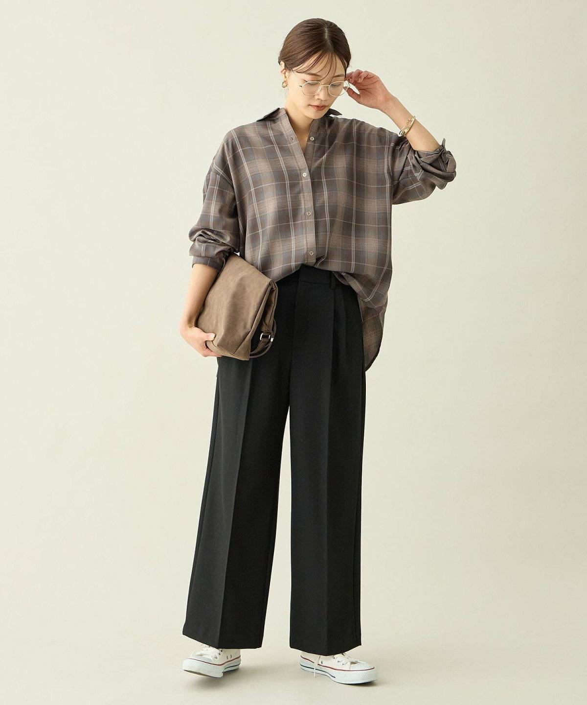 ワイドパンツ×シャツのコーデ