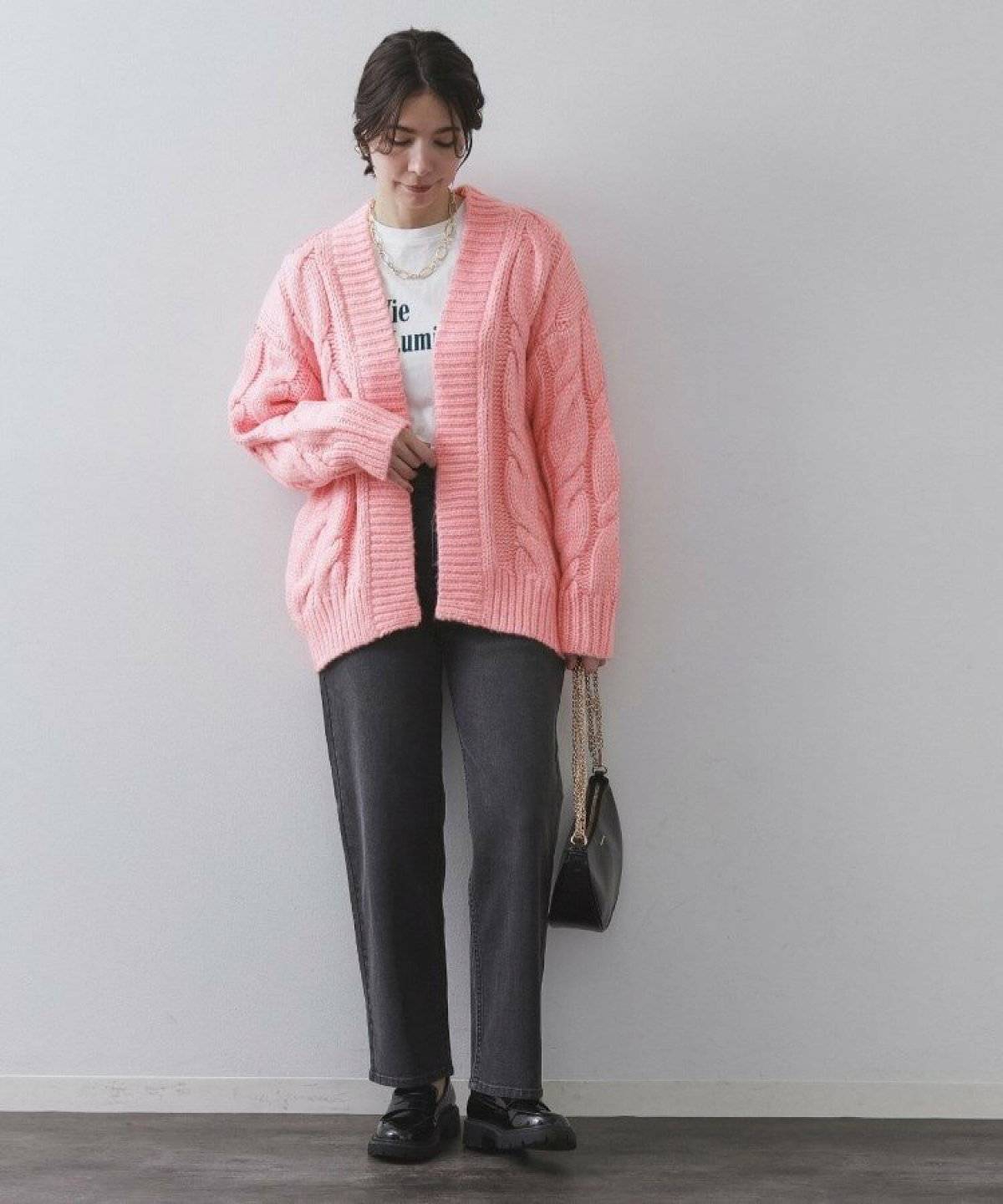 春コーデの女性