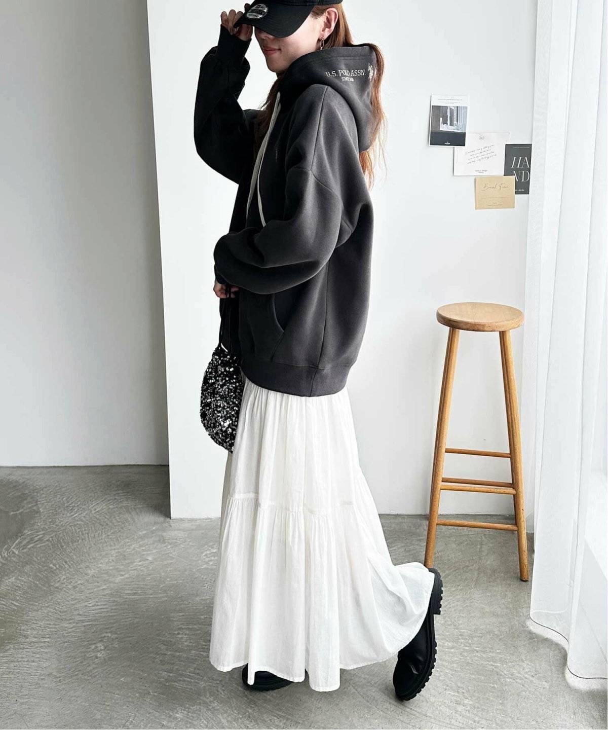 春コーデの女性