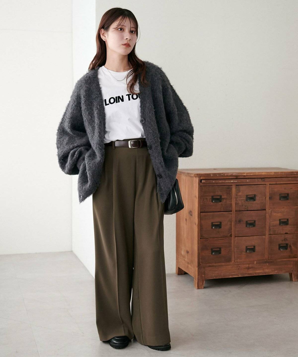 春コーデの女性