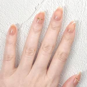 透け感が最高に今っぽい。不器用さん向け「すっぴん風ネイル」のやり方