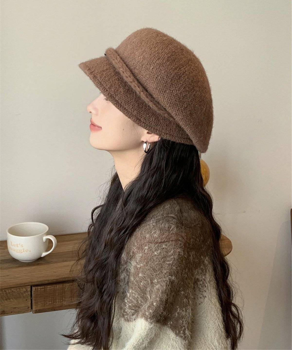 ベレー帽コーデの女性