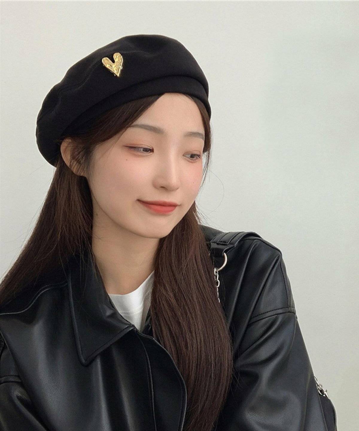 ベレー帽コーデの女性