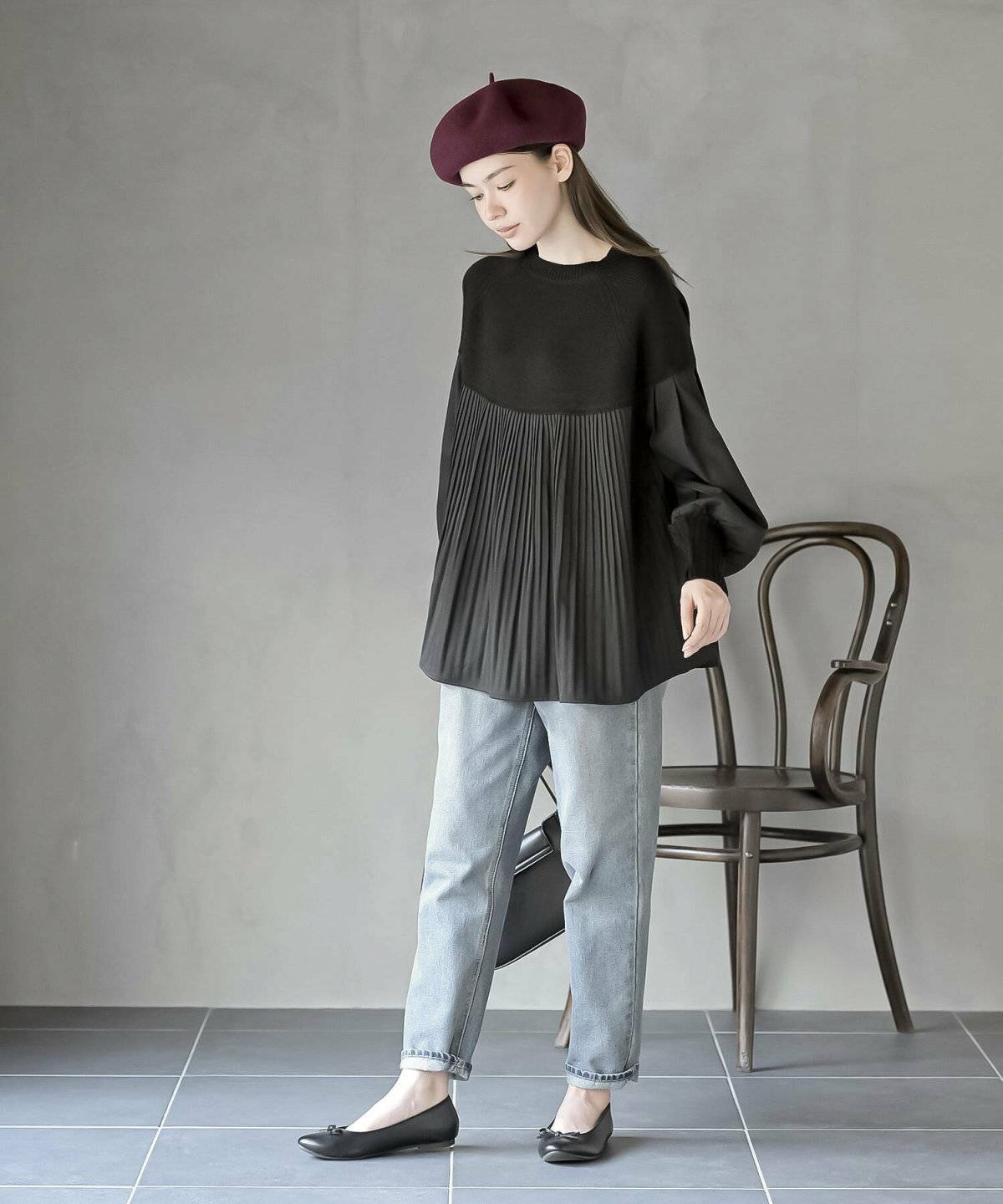 ベレー帽コーデの女性