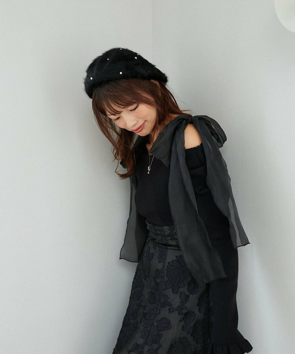 ベレー帽コーデの女性