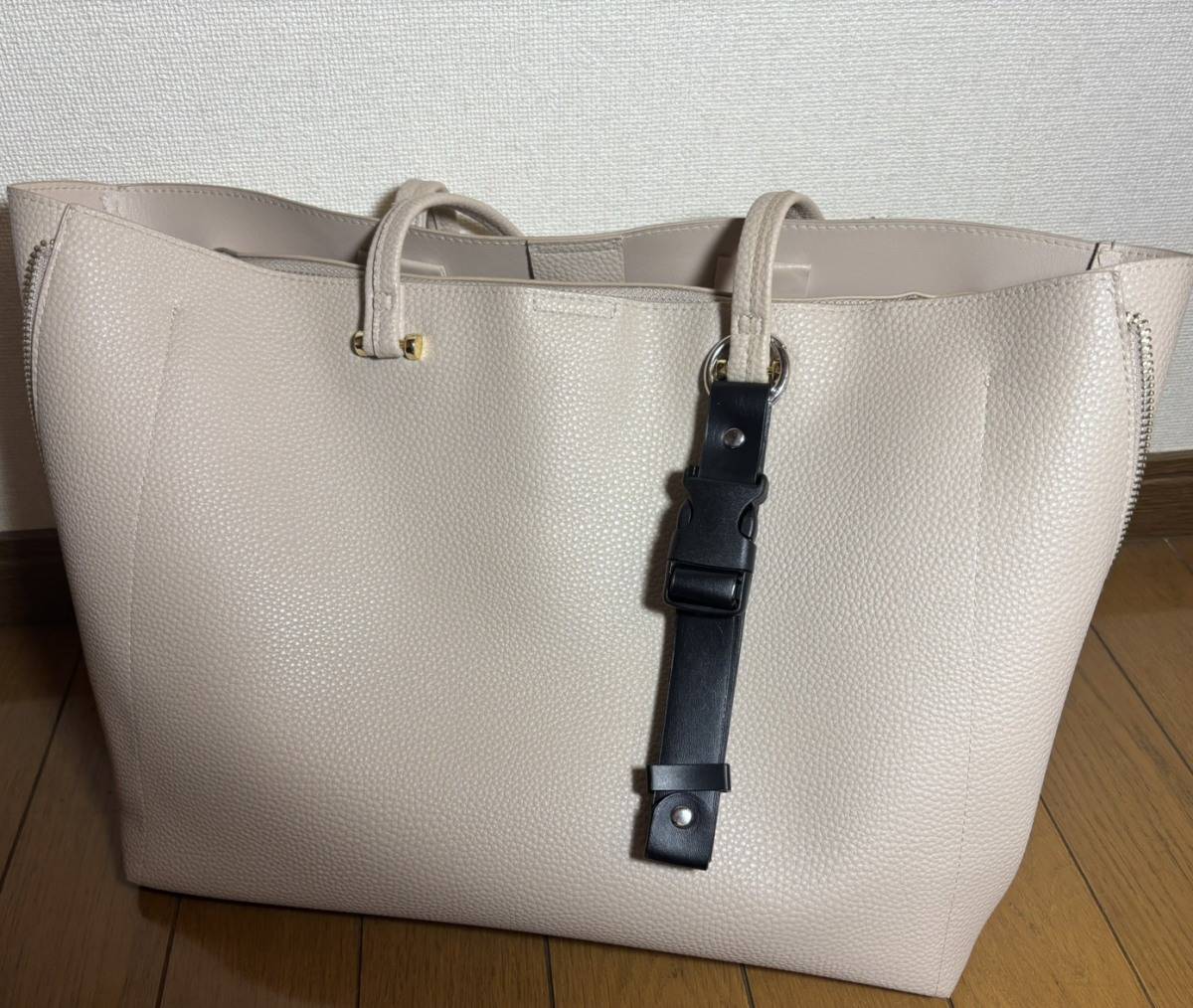 3COINS ジャケットホルダー デザイン