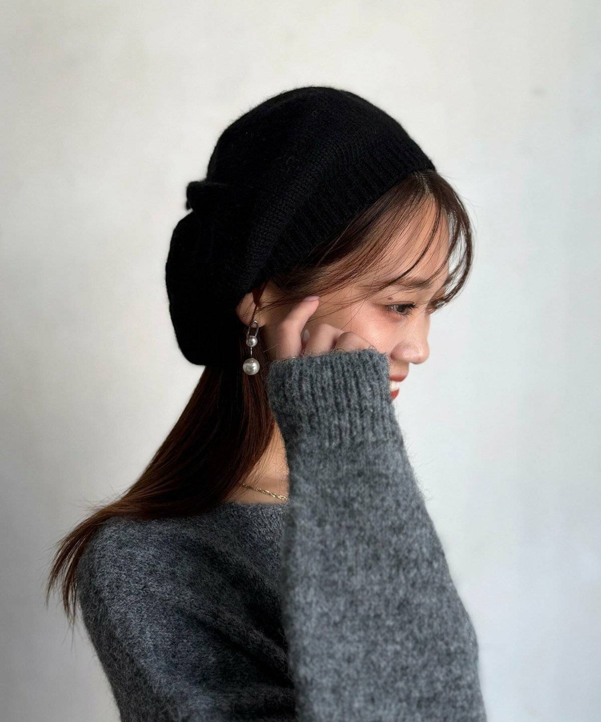 ベレー帽コーデの女性