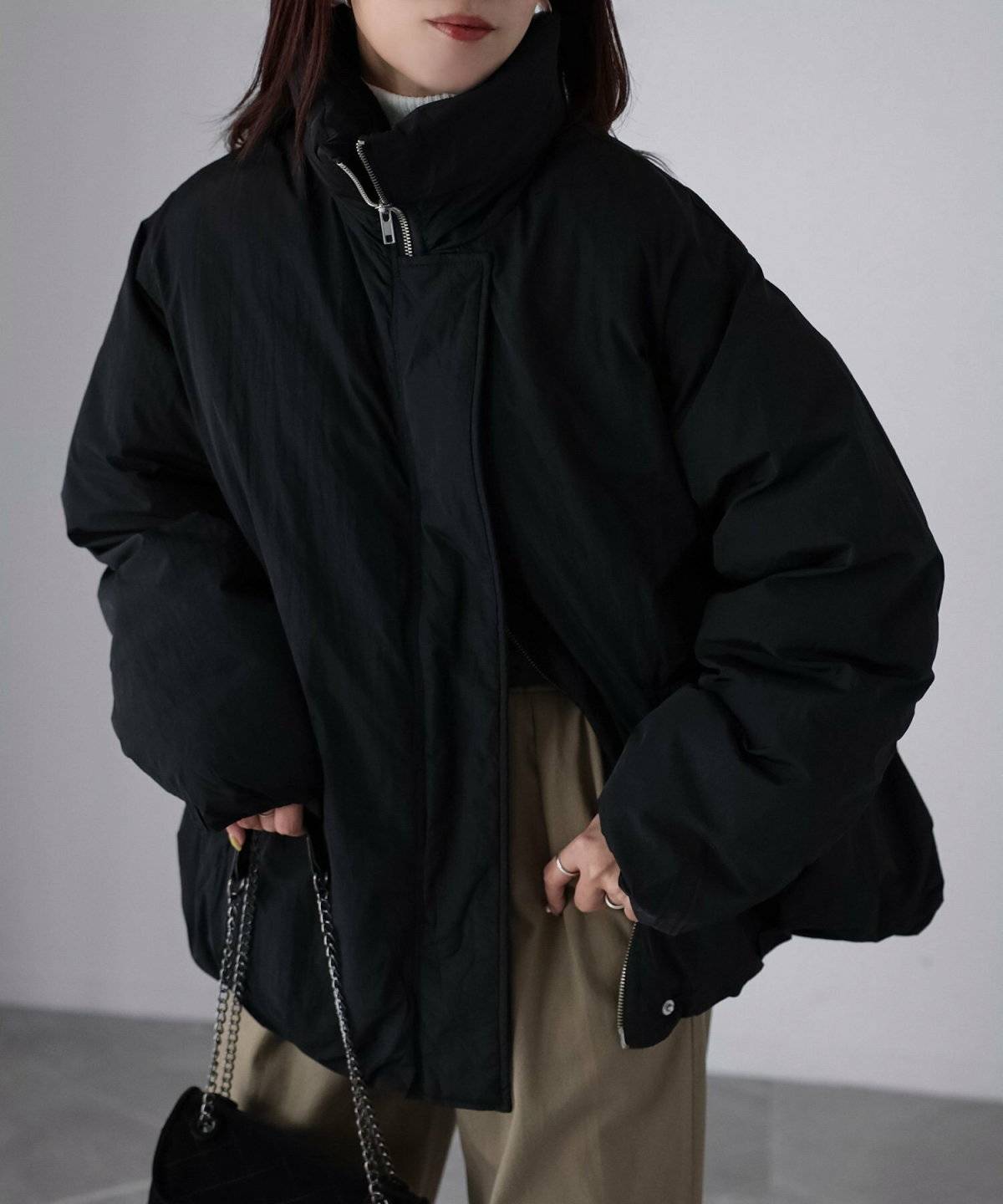 ベレー帽コーデの女性