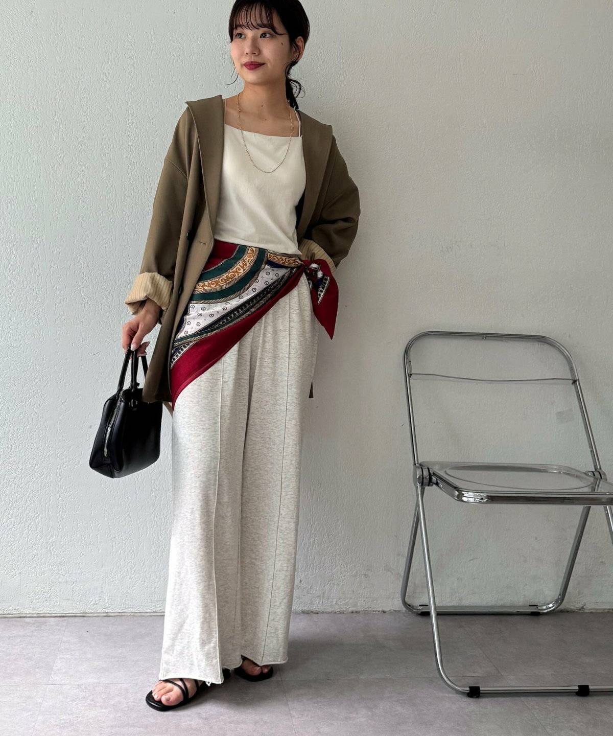 赤スカーフコーデ