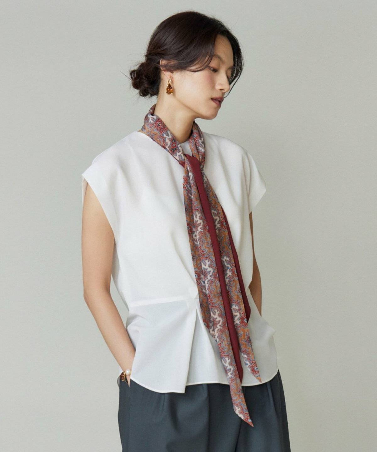 赤スカーフコーデ