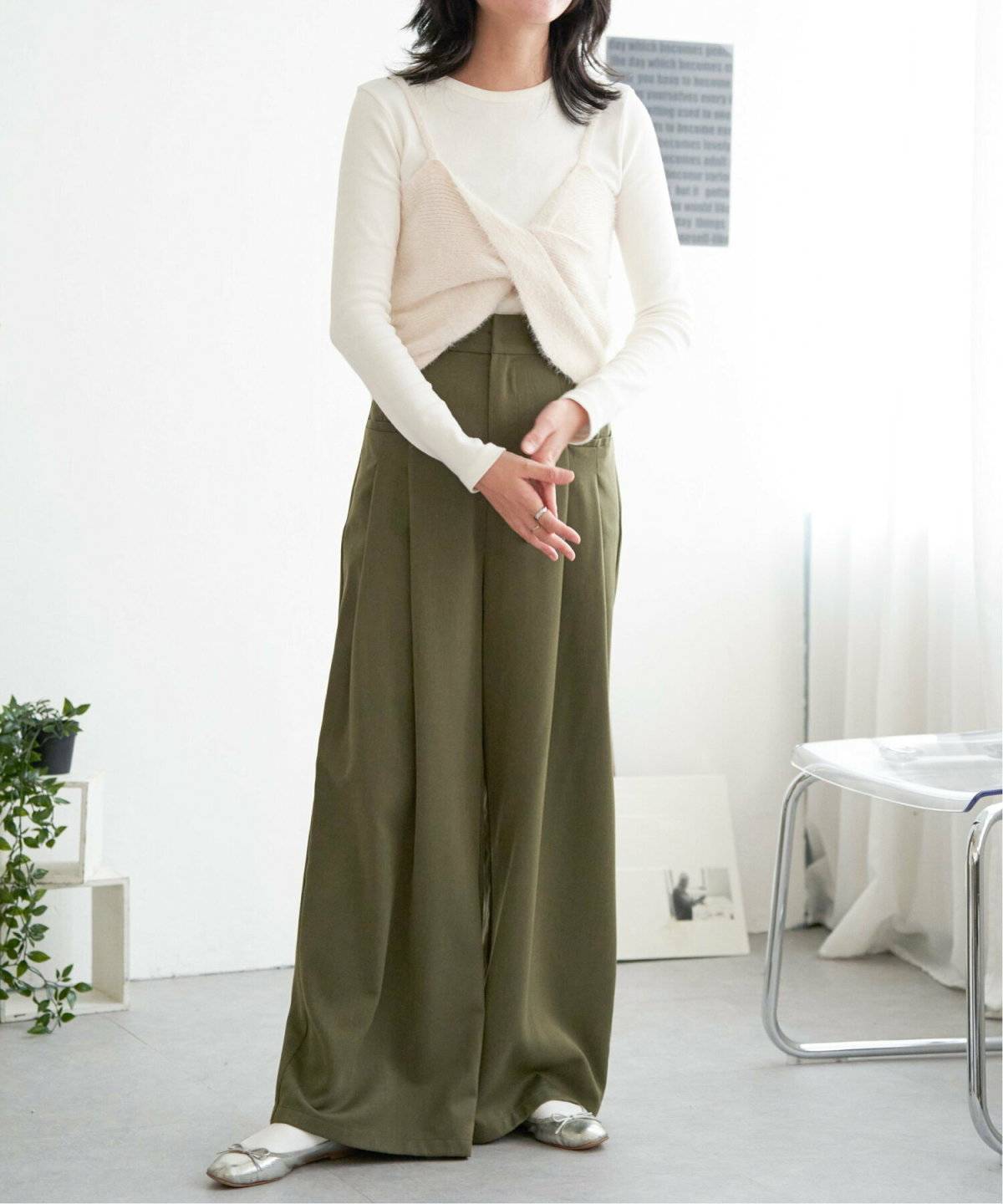 スラックスに合わせたビスチェコーデ