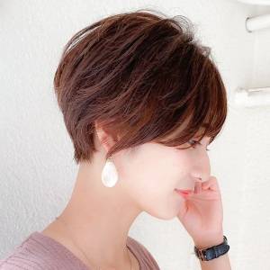  暖色カラーのくびれショート 