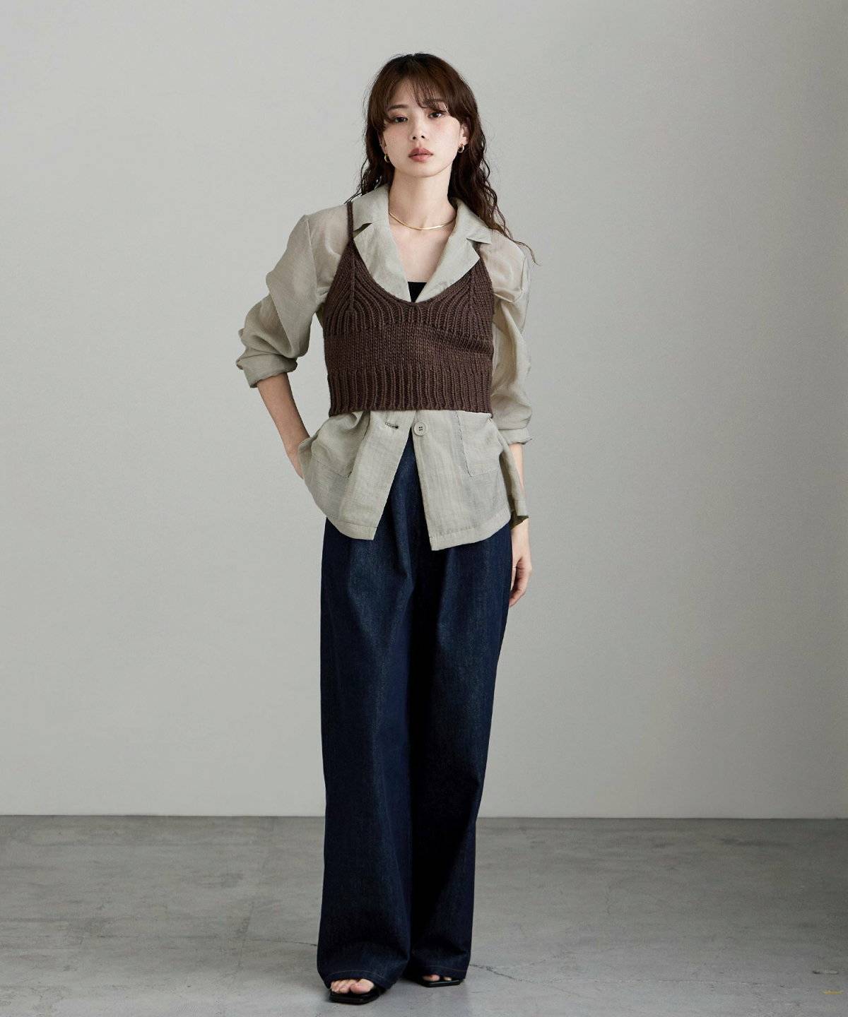 ニットキャミビスチェコーデ