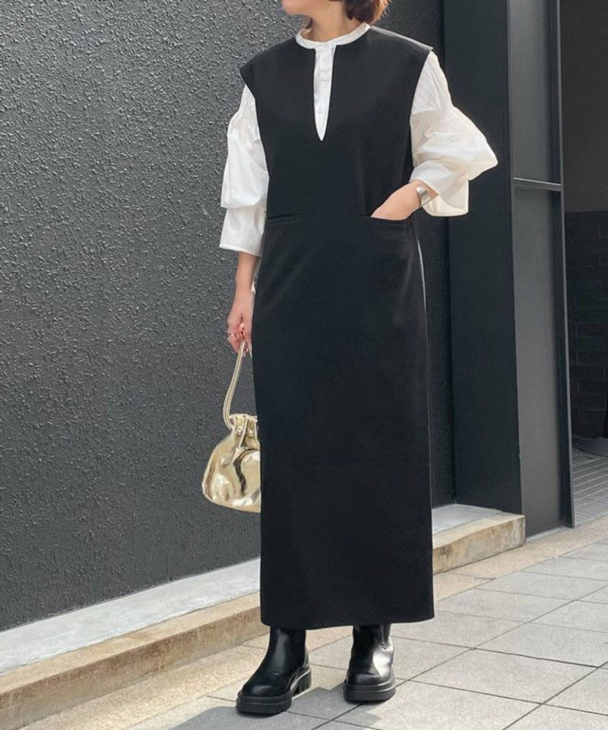 クラシカルコーデの女性