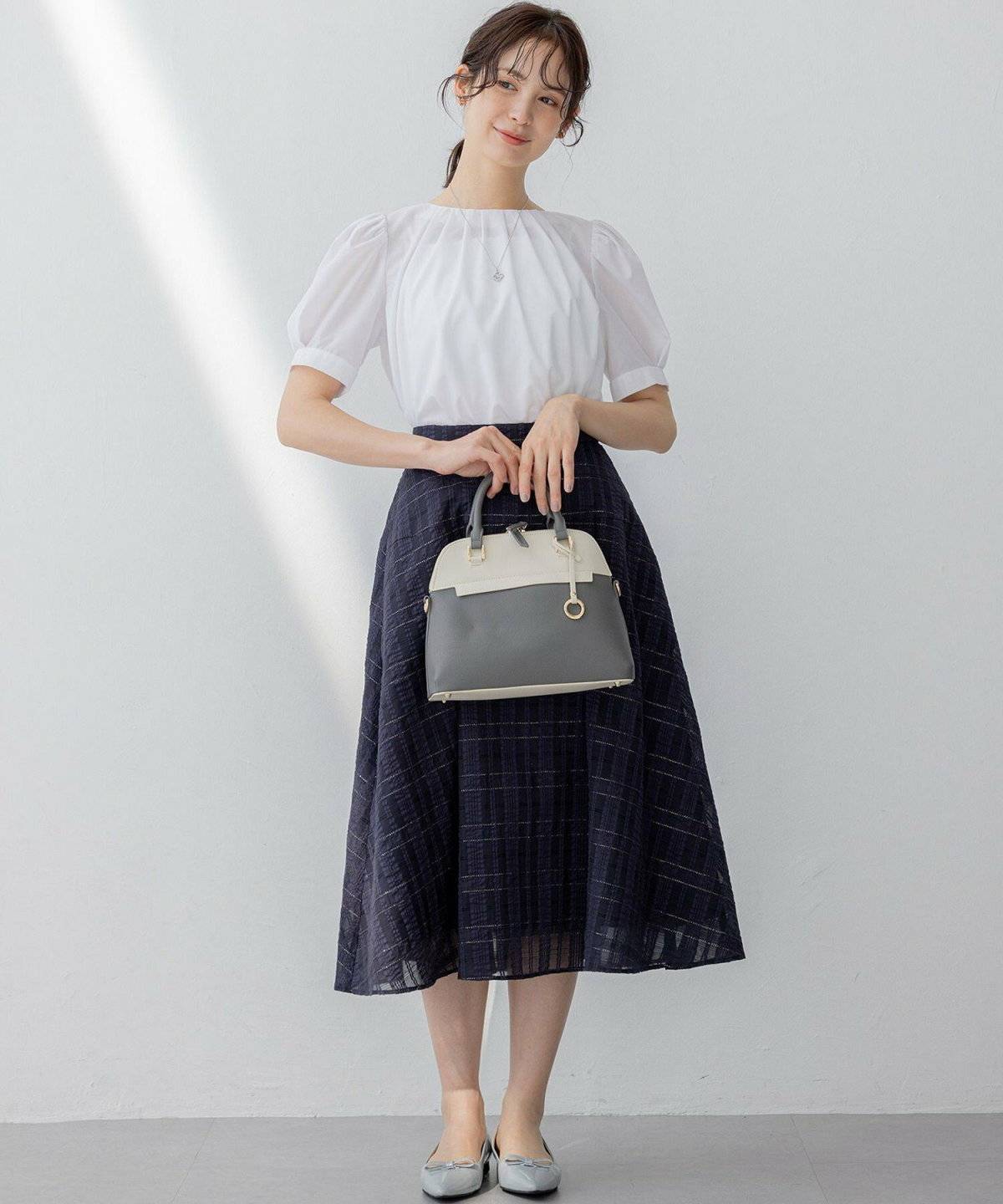 クラシカルコーデの女性