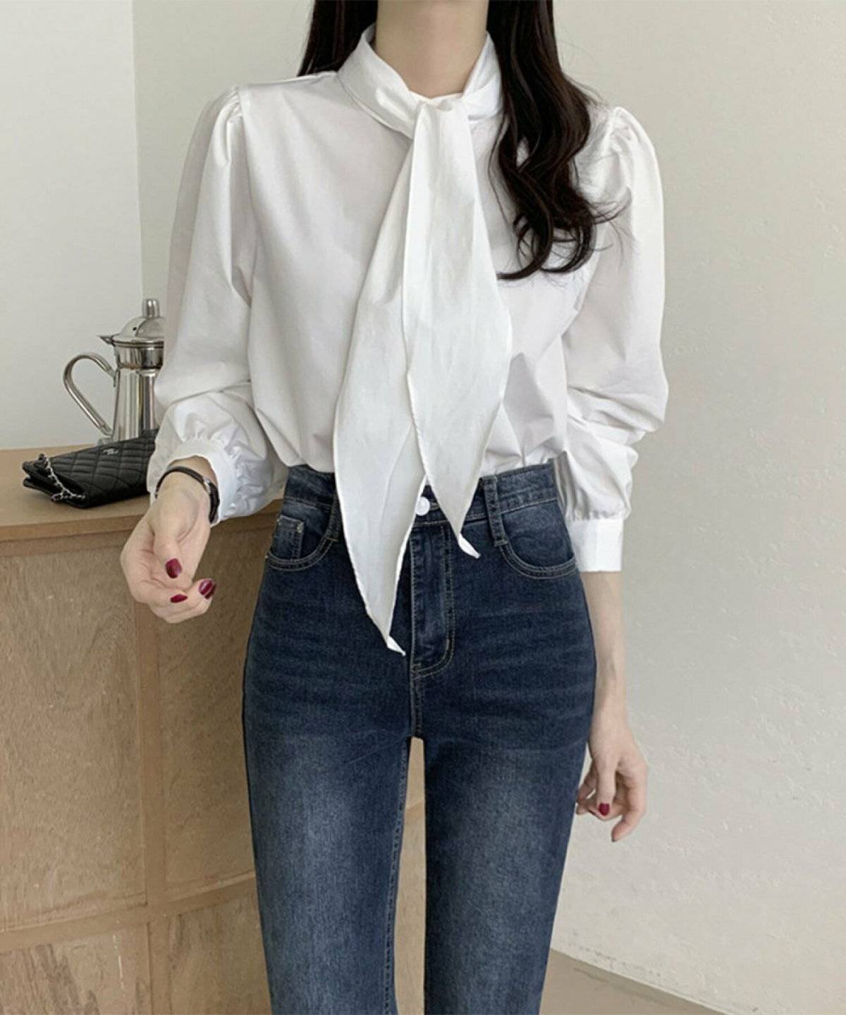 クラシカルコーデの女性