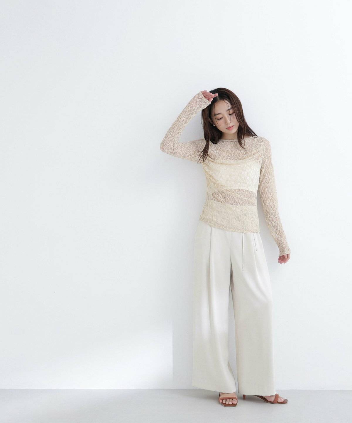 クラシカルコーデの女性