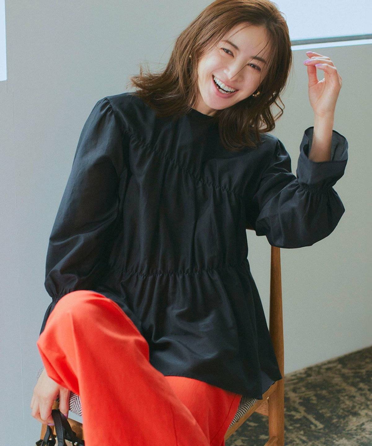 クラシカルコーデの女性