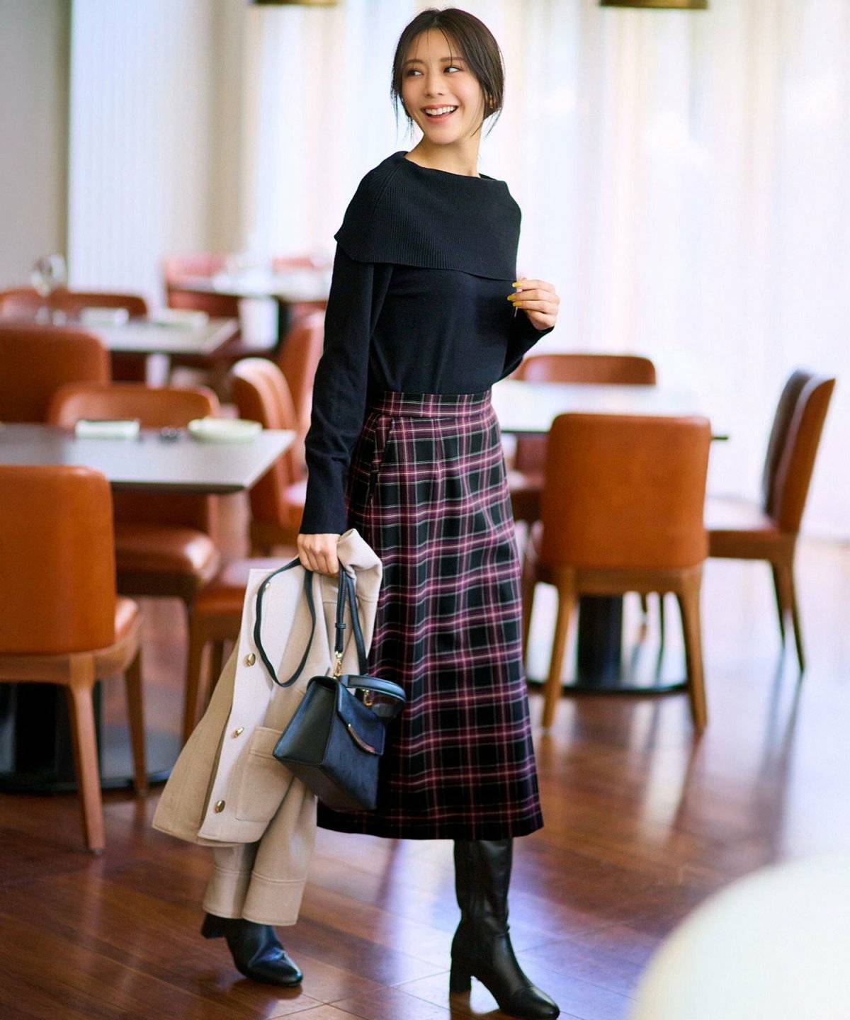 クラシカルコーデの女性