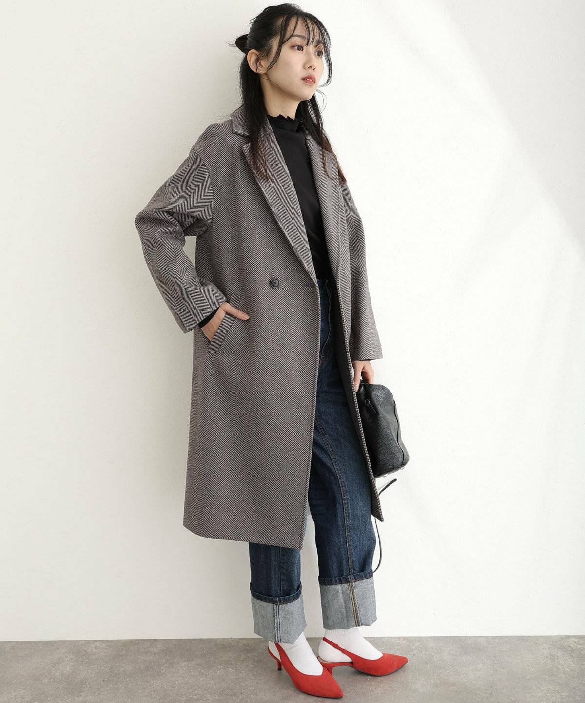 クラシカルコーデの女性