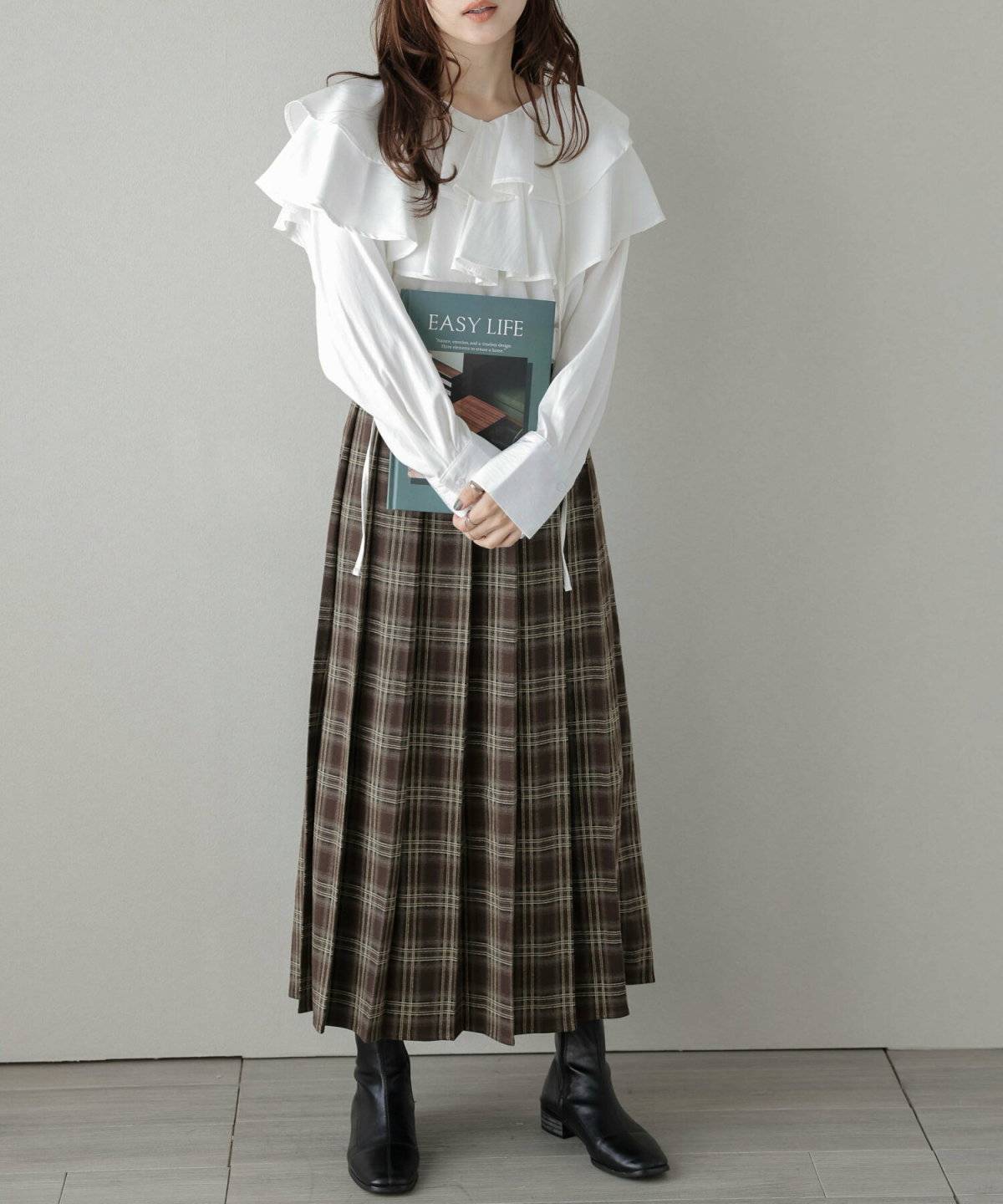 トラッドコーデの女性