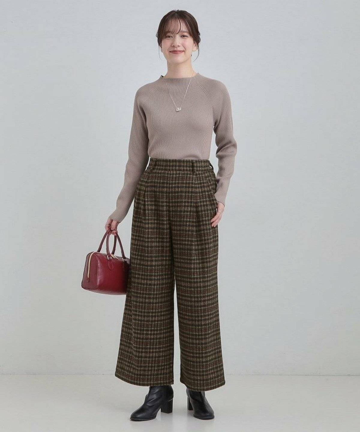 トラッドコーデの女性