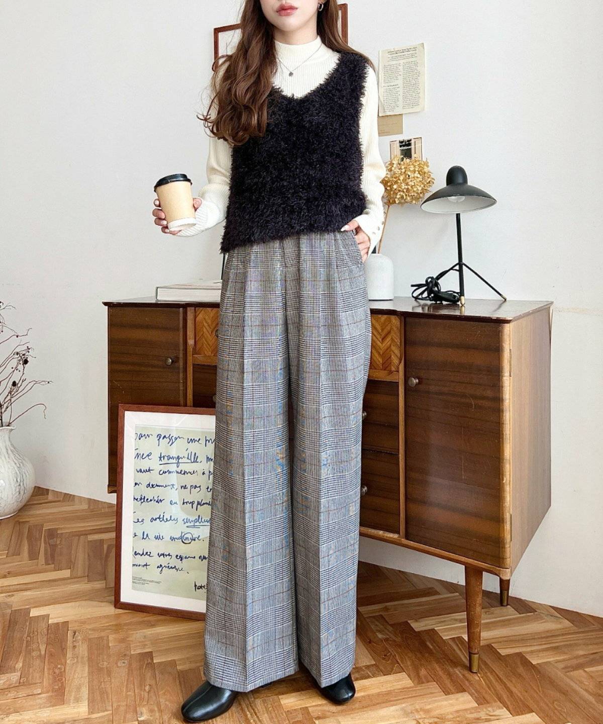 トラッドコーデの女性