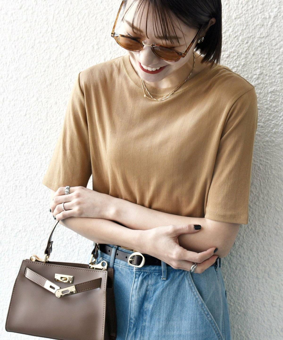 トラッドコーデの女性