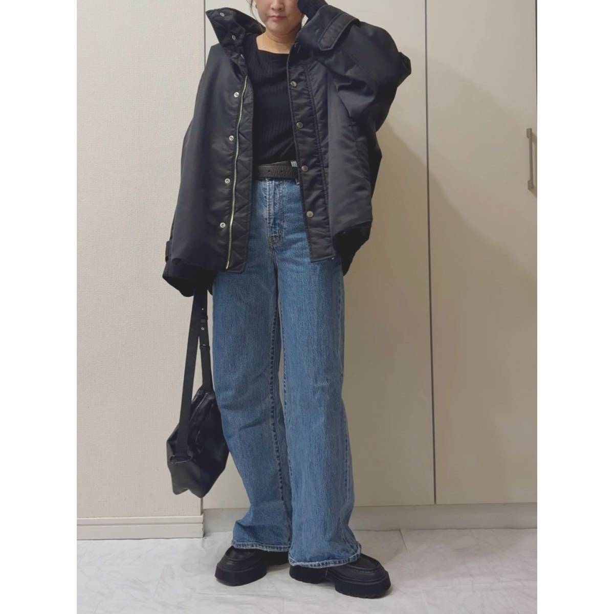 デニムパンツ以外を黒で統一する♪