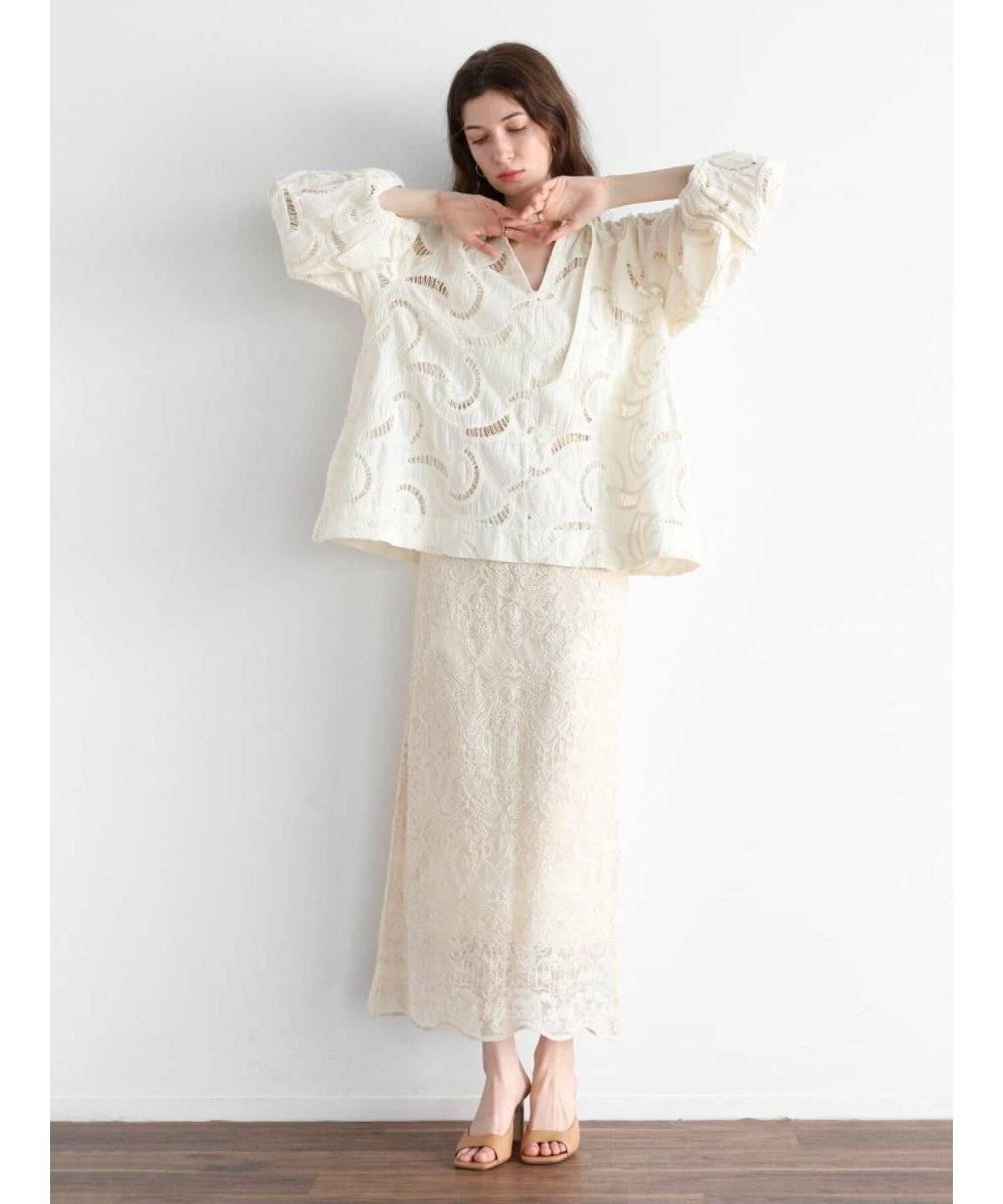 春コーデの女性