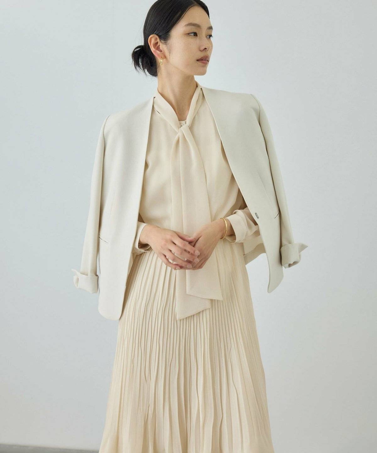 ドレスを着た女性