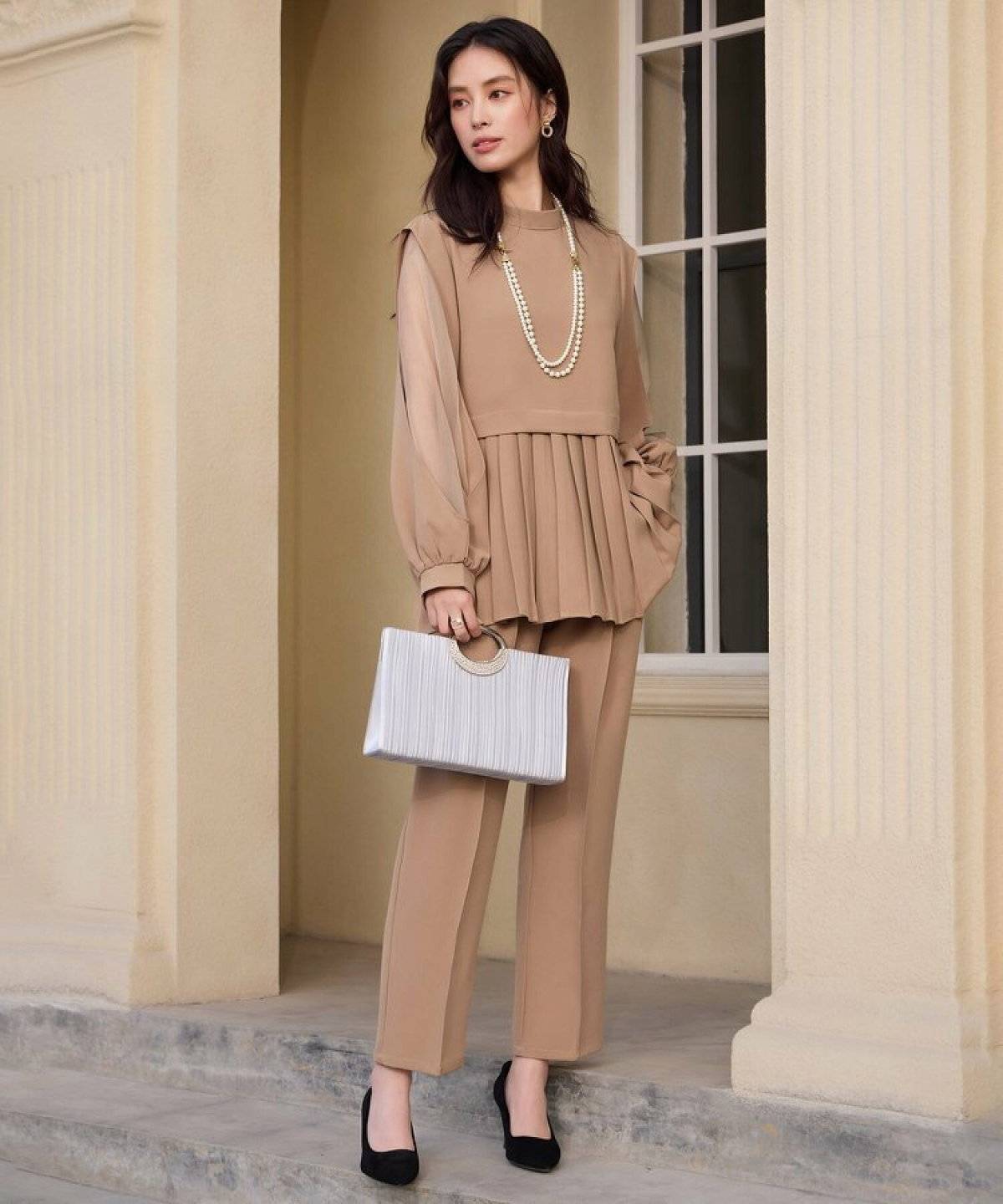 セットアップを着た女性