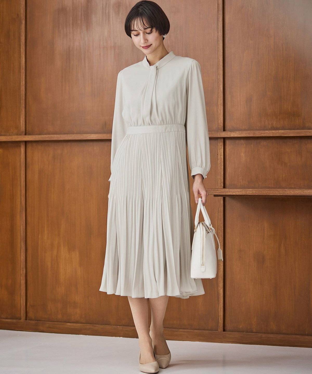 ワンピースを着た女性