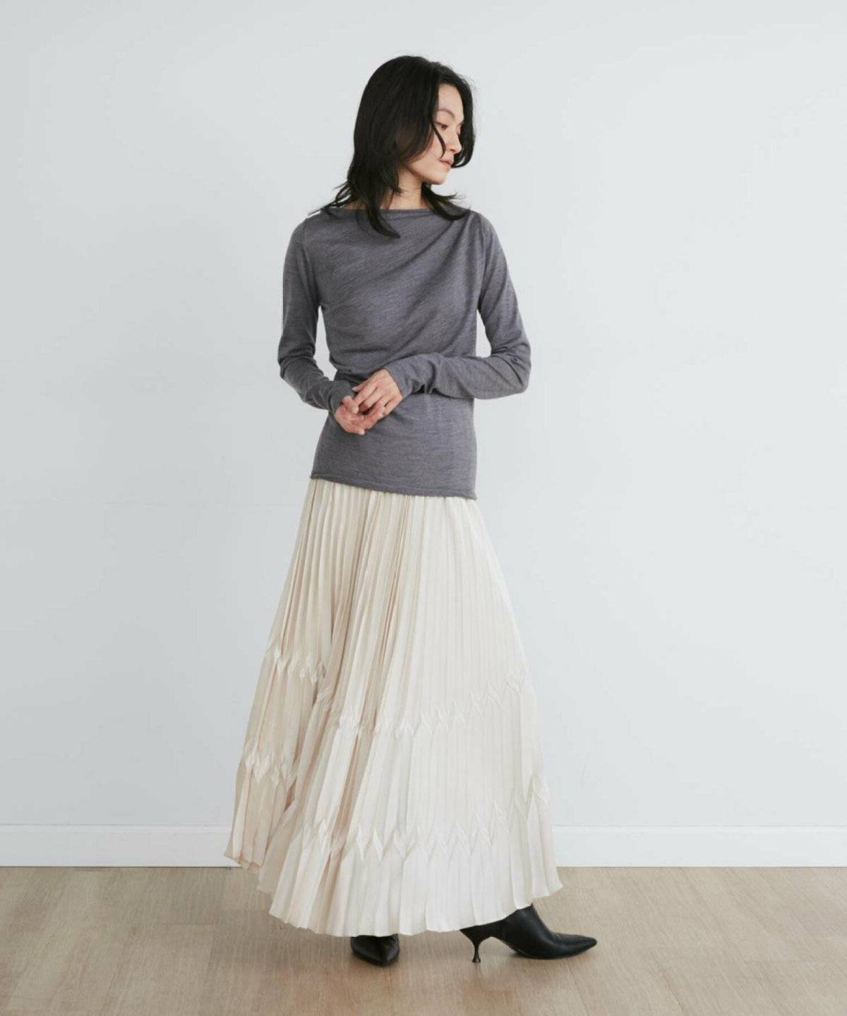 グレー×白のプリーツスカート