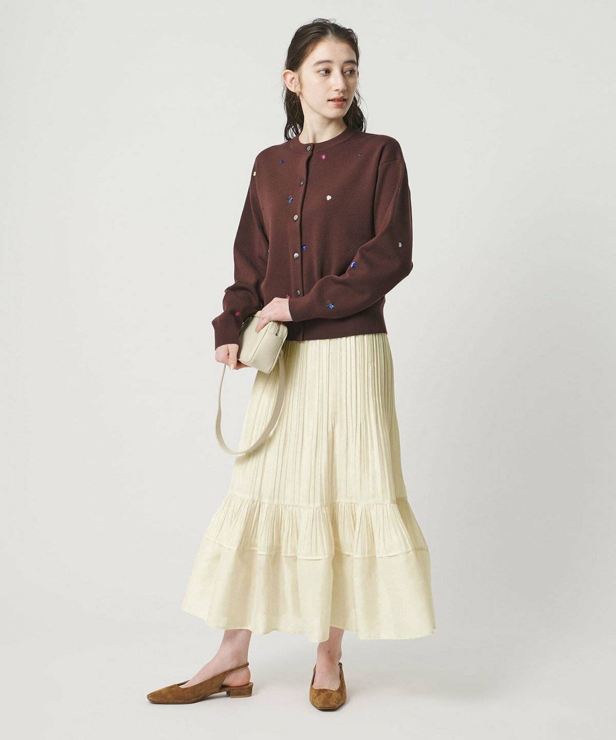 ブラウン×白のプリーツスカート