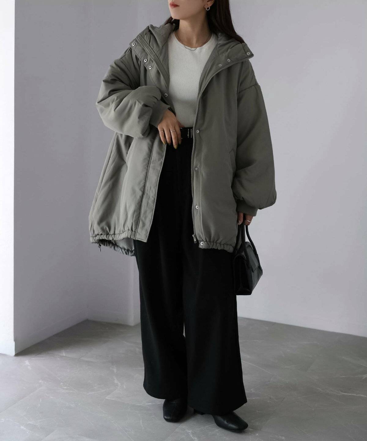 ダウンジャケット×ジーンズ