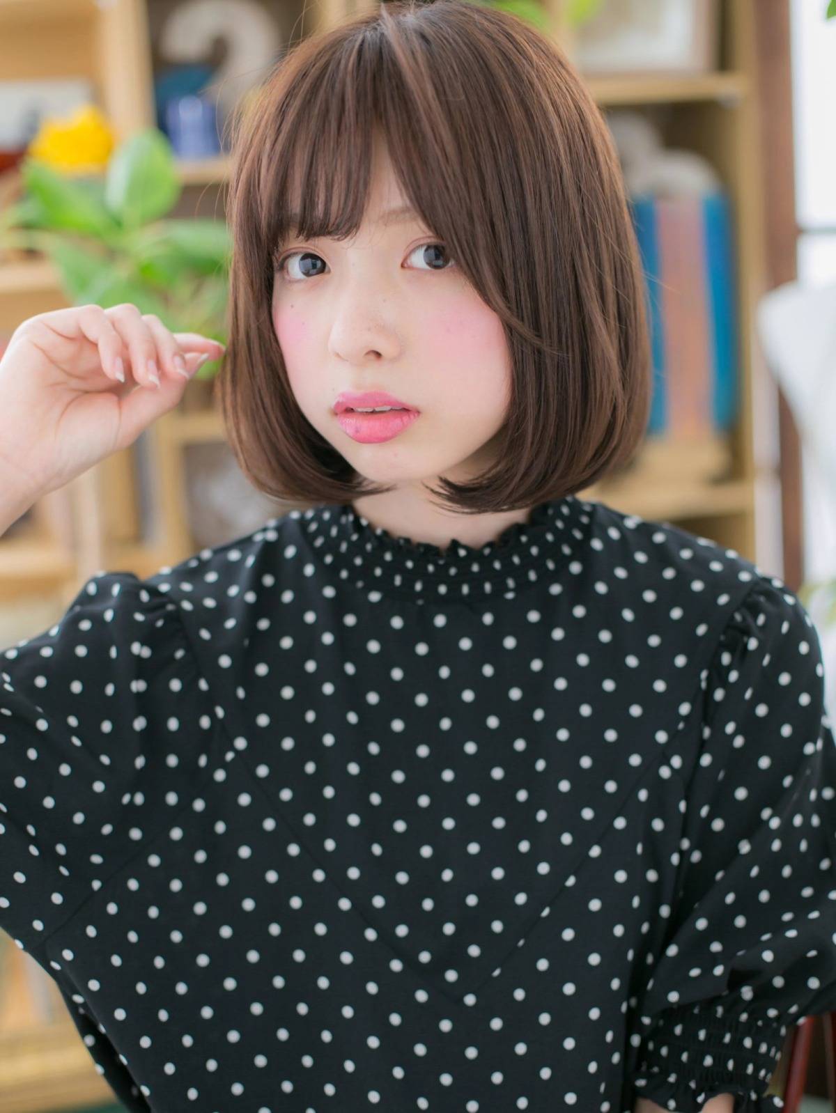 大人可愛い前下がりボブ