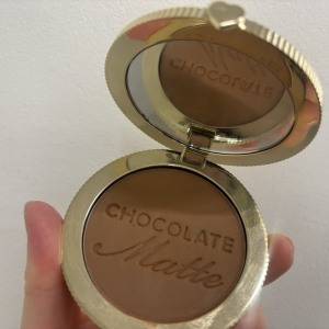 チョコみたいな発色が可愛い♪「Too Faced ブロンザー」でつくる立体感メイク