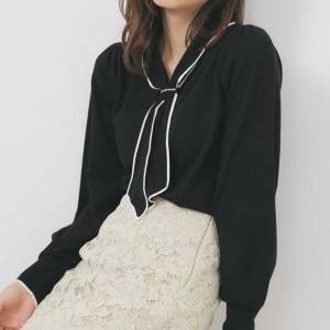  index ゴールドパーツ付きボウタイニット 