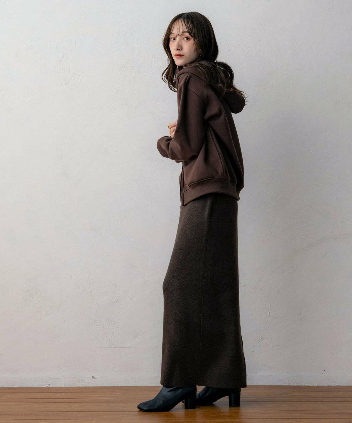 秋コーデの女性