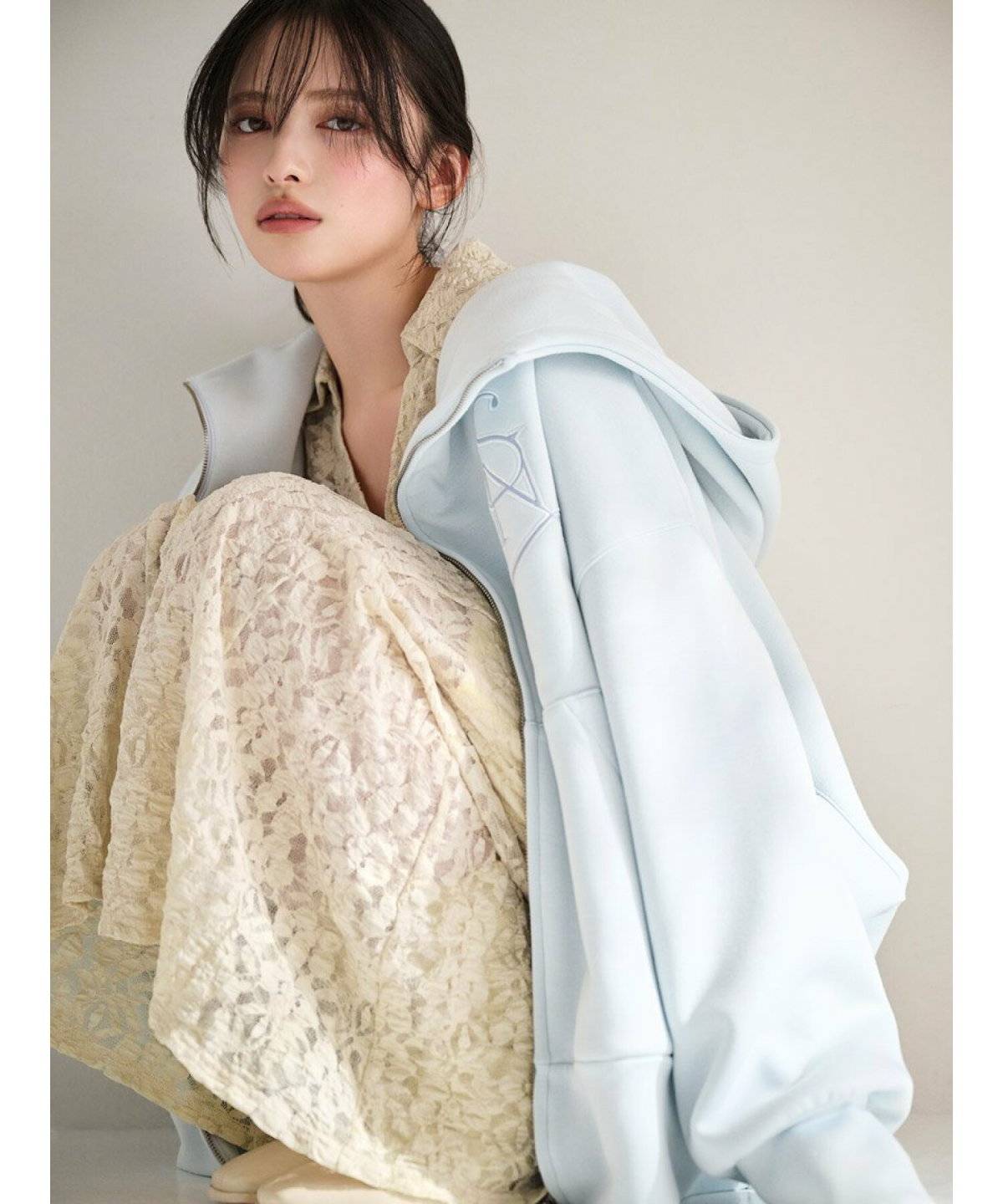 秋コーデの女性