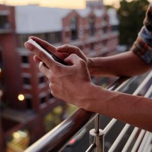 付き合う前に見極めて！「束縛男」の3つの見分け方とは……？