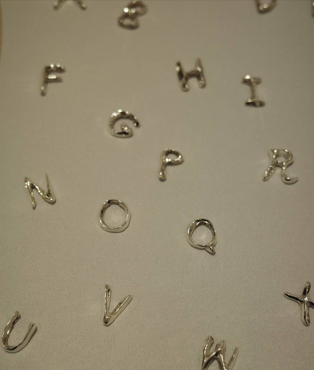 イニシャルネックレス