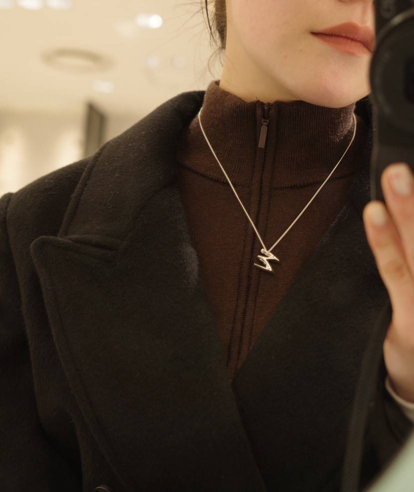 イニシャルネックレス