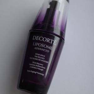 乾燥・くすみ・ハリ不足に一手。土台から整う「コスメデコルテ」の導入美容液