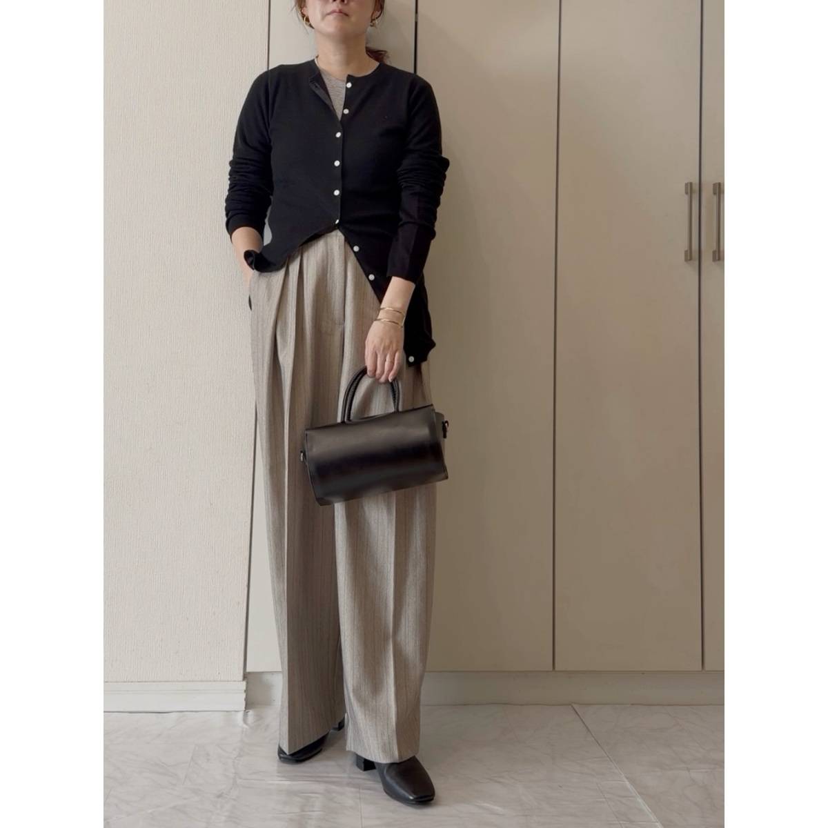 ボタンの開け方で今っぽさを演出♪