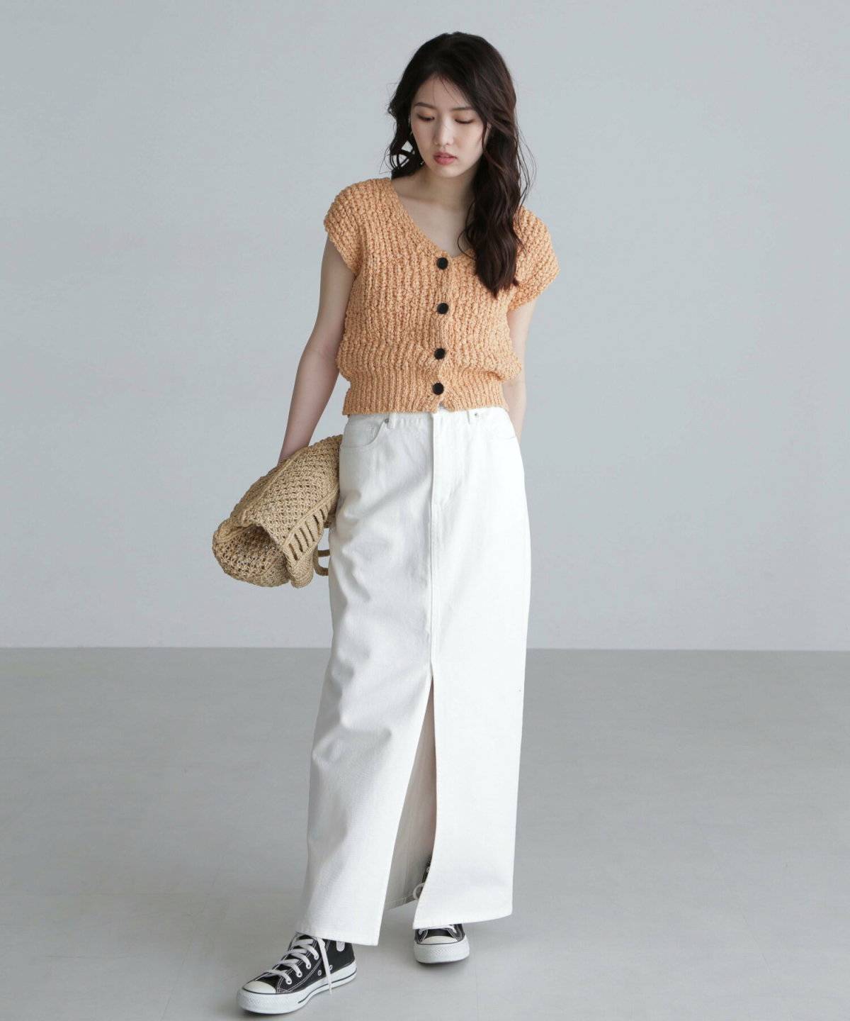 スカートコーデの女性